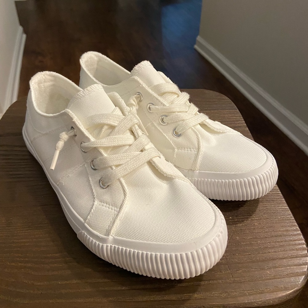 Tommy Bahama - White Canvass Shoe